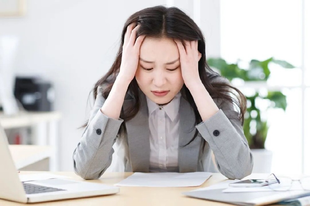 别让“潮热、失眠、情绪失控”偷走你的人生下半场——听听日本专家如何科学应对更年期